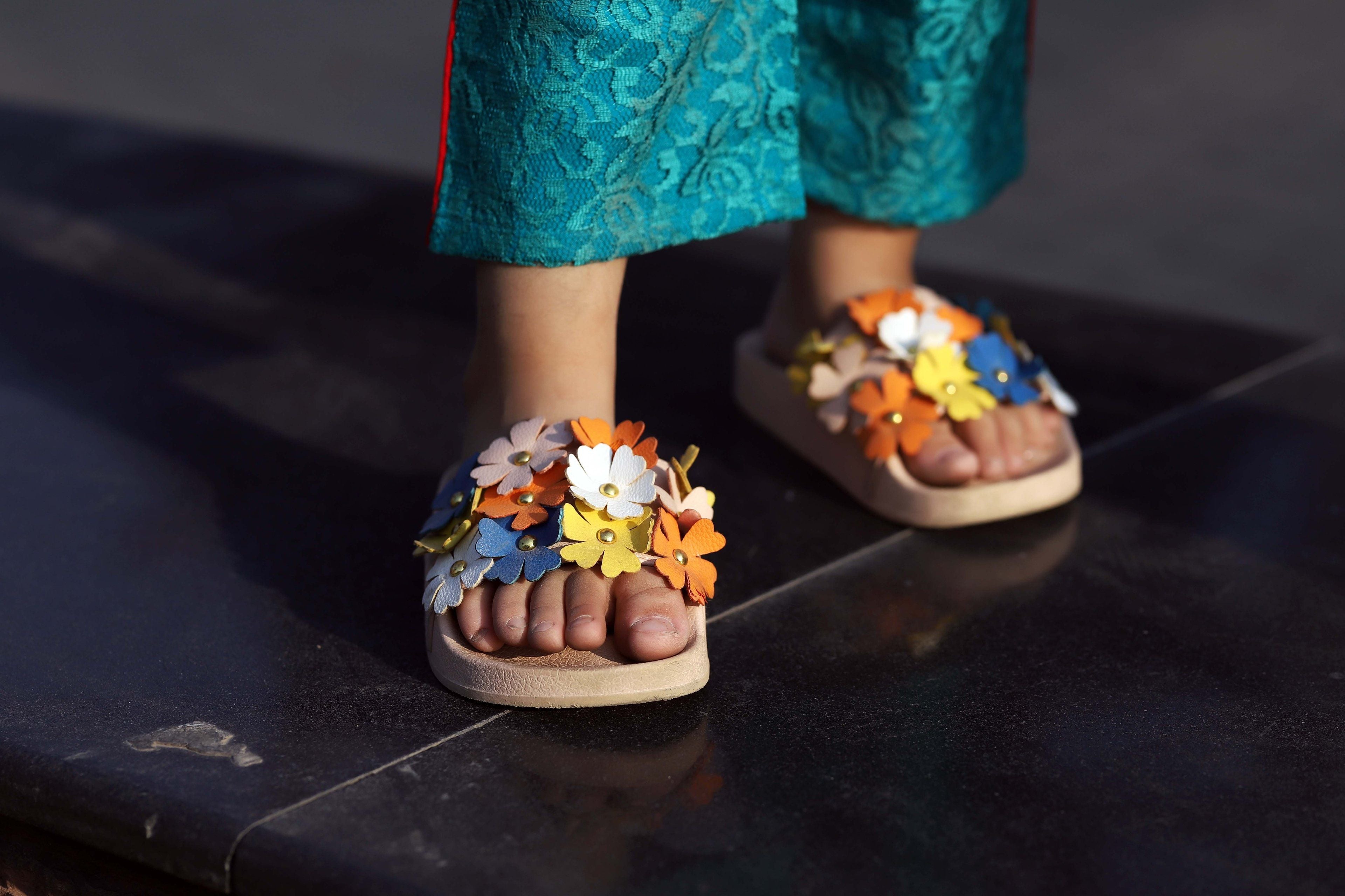 GIRLS 3D FLOWER SLIPPER