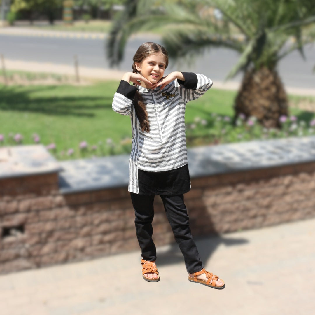 Girls black and white lining bee Kurta