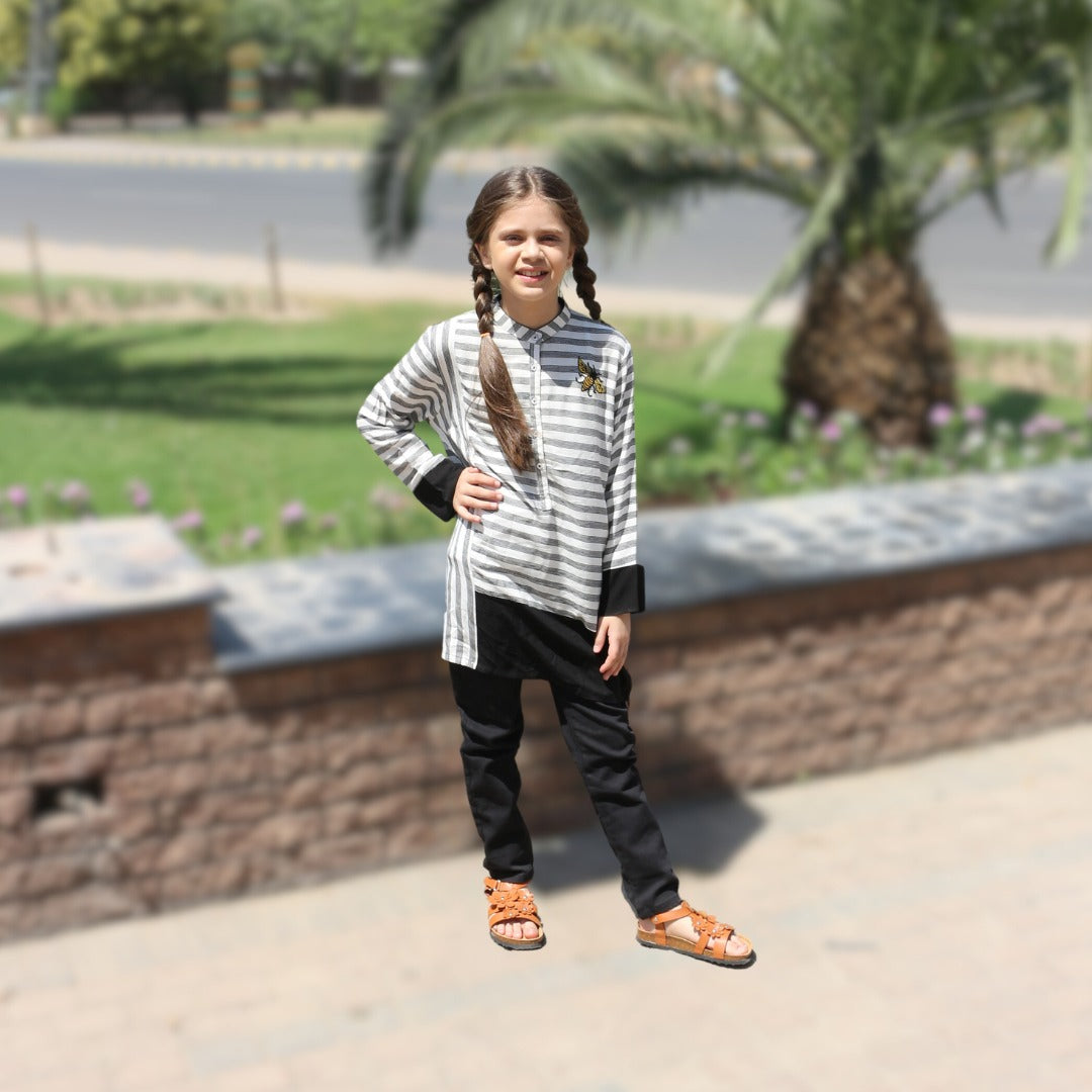 Girls black and white lining bee Kurta