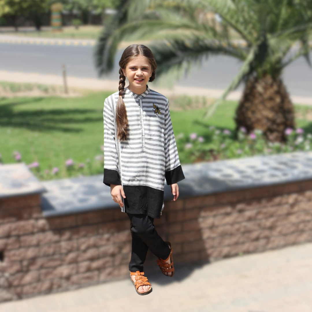 Girls black and white lining bee Kurta