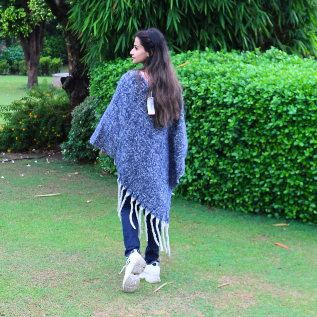 Ladies blue textured poncho